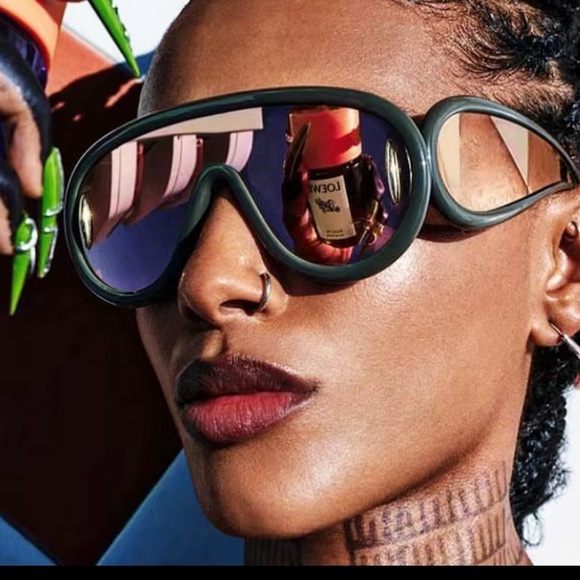 - Oversized bad and boujie I stay in luxury sunnies in shades of blue - Picture 3 of 4